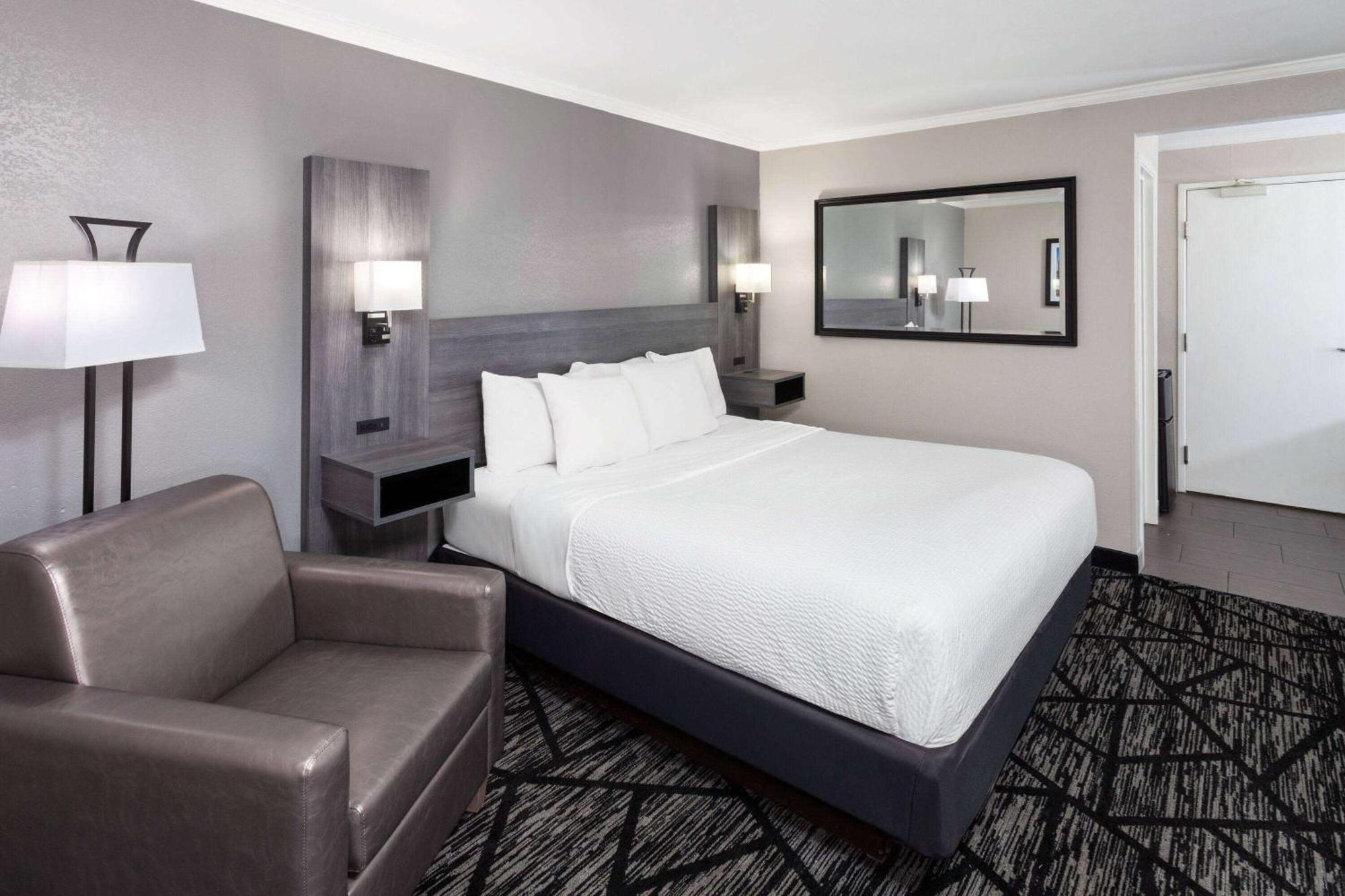 La Quinta Inn By Wyndham Cleveland Independence Exteriör bild