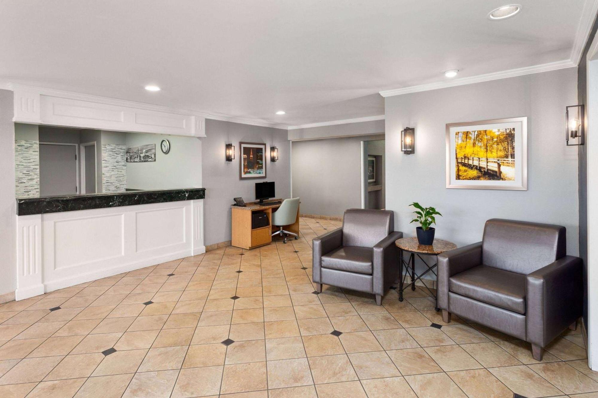 La Quinta Inn By Wyndham Cleveland Independence Exteriör bild